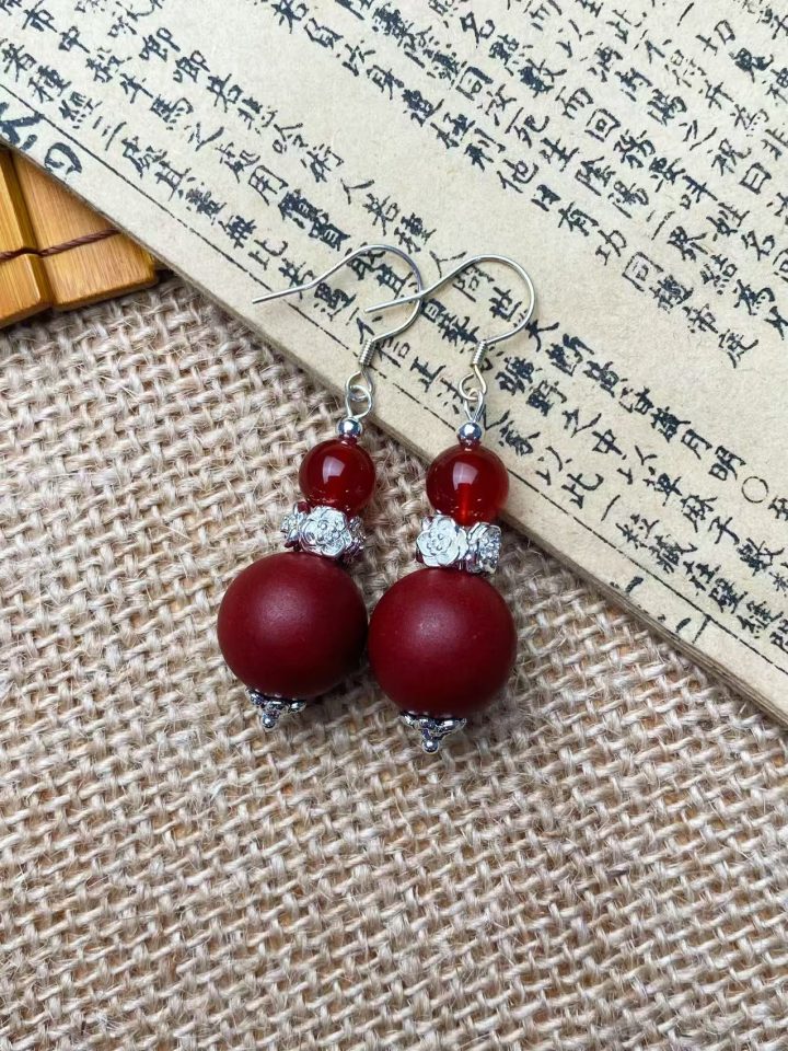 Peony Essence, Silver · Fine Strand