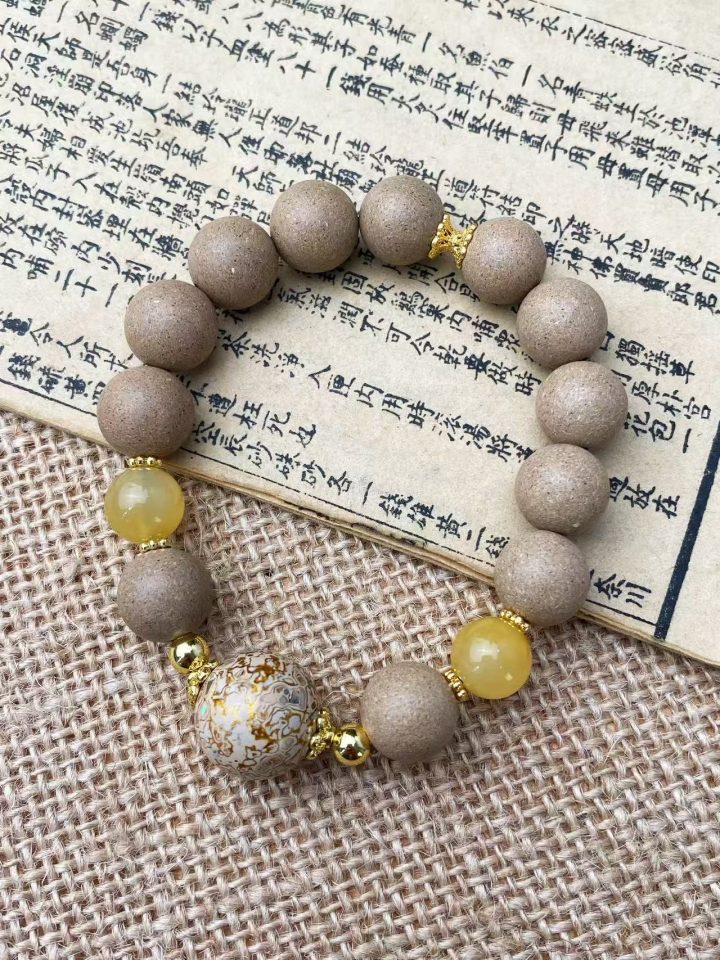 White Ambergris 17cm · 1.2cm Beads