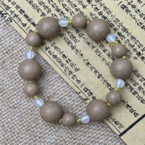 White Ambergris 17cm · Mixed Beads