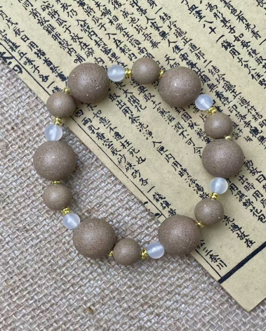 White Ambergris 17cm · Mixed Beads
